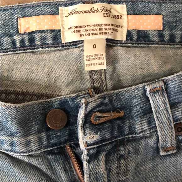 A&F Jean Capris like new size 0 - Picture 2 of 3